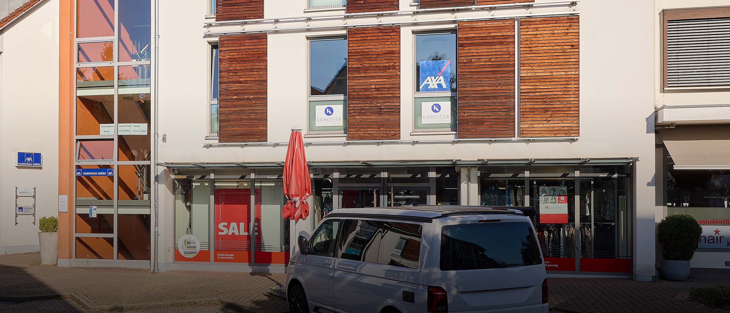 Die Karkossa GmbH ist als erfahrene Versicherungsagentur der AXA seit 1994 Ihr verlässlicher Partner für maßgeschneiderte Absicherungs- und Vorsorgelösungen. Geschäftsstelle Kirchzarten, Bahnhofsstraße